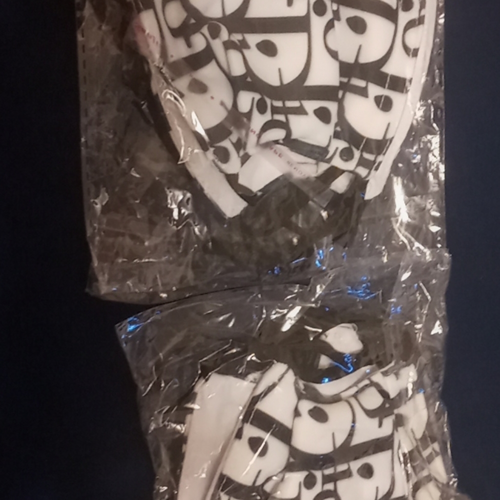 2 face masks